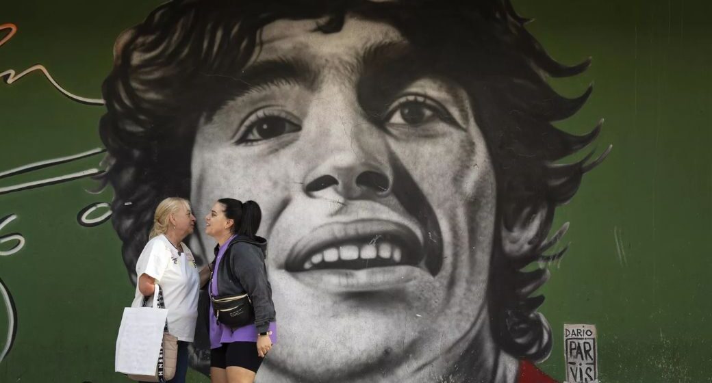 «DÍA TRISTE EN ARGENTINA», ANULAN JUICIO POR MUERTE DE MARADONA TRAS ESCÁNDALO CON JUEZA «DÍA TRISTE EN ARGENTINA», ANULAN JUICIO POR MUERTE DE MARADONA TRAS ESCÁNDALO CON JUEZA