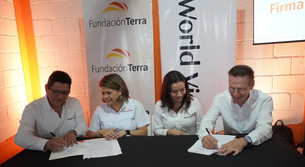 FUNDACIÓN TERRA Y “WORLD VISION” FIRMAN CONVENIO PARA APOYAR EMPRENDIMIENTOS DE JÓVENES FUNDACIÓN TERRA Y “WORLD VISION” FIRMAN CONVENIO PARA APOYAR EMPRENDIMIENTOS DE JÓVENES