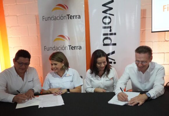 FUNDACIÓN TERRA Y “WORLD VISION” FIRMAN CONVENIO PARA APOYAR EMPRENDIMIENTOS DE JÓVENES