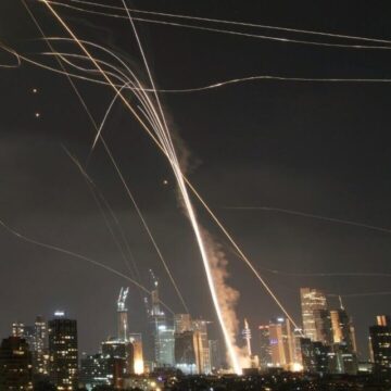 «MUCHA ‘CÚPULA DE HIERRO’ EN ISRAEL, PERO MISILES SIGUEN CAYENDO SOBRE SU TERRITORIO»