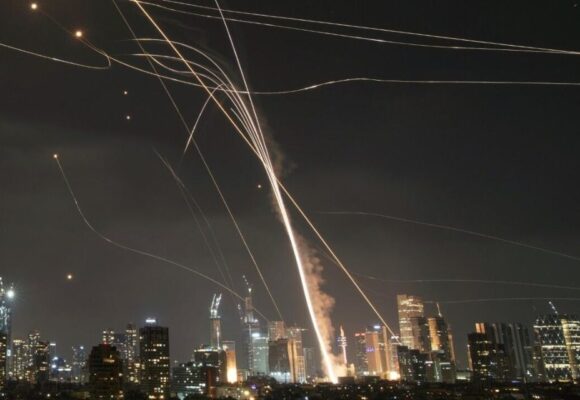 «MUCHA ‘CÚPULA DE HIERRO’ EN ISRAEL, PERO MISILES SIGUEN CAYENDO SOBRE SU TERRITORIO»