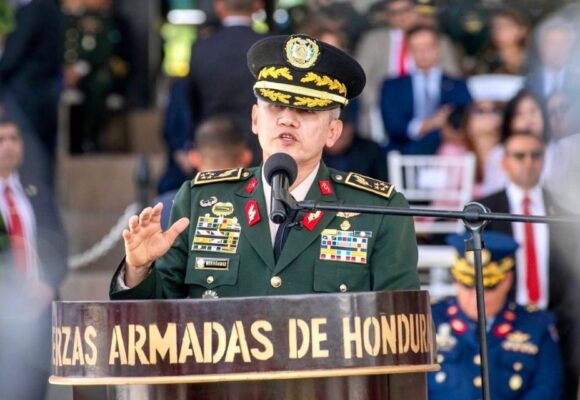 NO MÁS GOLPES, FRAUDES NI TRAICIÓN PATRIA, RATIFICA GENERAL HERNÁNDEZ