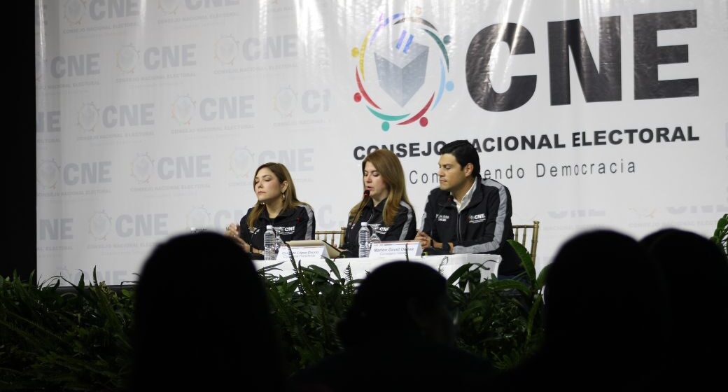 “HAY INTERESES OSCUROS, BIPARTIDISMO QUIERE REPARTIRSE EL PODER”: ANALISTA “HAY INTERESES OSCUROS, BIPARTIDISMO QUIERE REPARTIRSE EL PODER”: ANALISTA