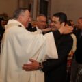 CARDENAL ATACA CON DISCURSOS DE OPOSICIÓN Y LE INTERPELAN POR ESCÁNDALO DE “LA CATÓLICA”