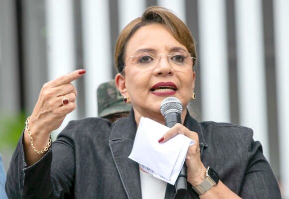 PRESIDENTA REITERA COMPRIMISO ANTICORRUPCIÓN Y PIDE APOYO A CONGRESO Y PODER JUDICIAL