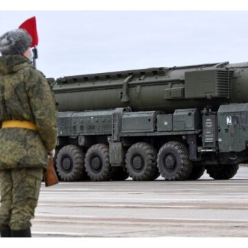 ¡IMPONENTE! ASÍ ES EL NUEVO MISIL RUSO QUE “HARÁ OLVIDAR LAS ARMAS NUCLEARES”