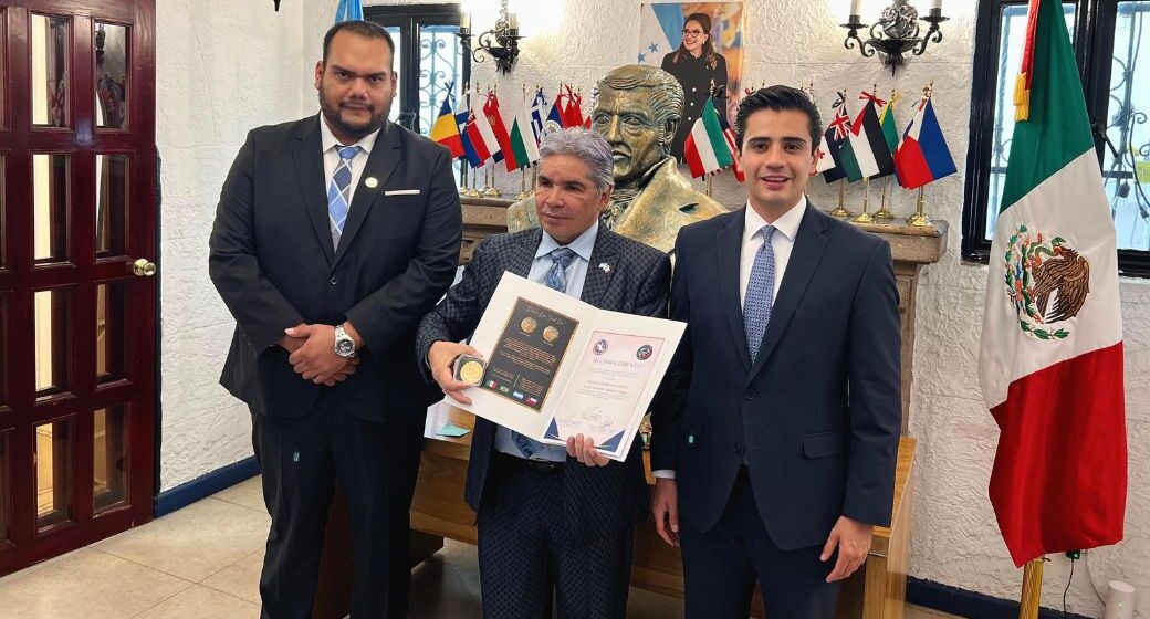 COMUNIDAD JURÍDICA MEXICANA OTORGA RECONOCIMIENTO A CÓNSUL HONDUREÑO, HÉCTOR AMADOR COMUNIDAD JURÍDICA MEXICANA OTORGA RECONOCIMIENTO A CÓNSUL HONDUREÑO, HÉCTOR AMADOR