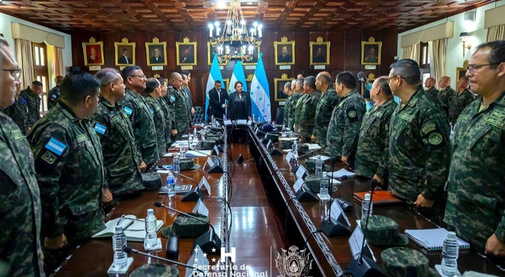 FUERZAS ARMADAS RECHAZAN ACUSACIONES DE EE.UU., “NARCO-GOBIERNO” YA FUE JUZGADO FUERZAS ARMADAS RECHAZAN ACUSACIONES DE EE.UU., “NARCO-GOBIERNO” YA FUE JUZGADO