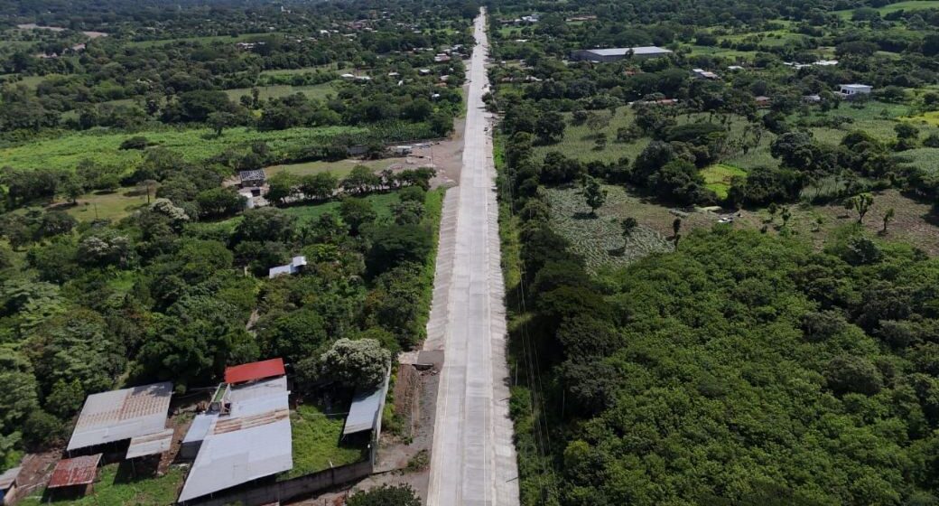 SALVADOREÑOS DESTACAN CALIDAD DE NUEVAS CARRETERAS EN HONDURAS: “NOS ESTÁN PATEANDO” SALVADOREÑOS DESTACAN CALIDAD DE NUEVAS CARRETERAS EN HONDURAS: “NOS ESTÁN PATEANDO”