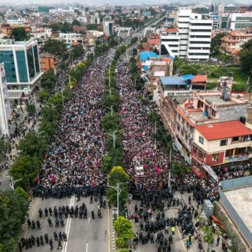 VIOLENCIA MORTÍFERA Y VANDALISMO: CÓMO LA “GENERACIÓN Z” DERROCÓ AL GOBIERNO DE NEPAL