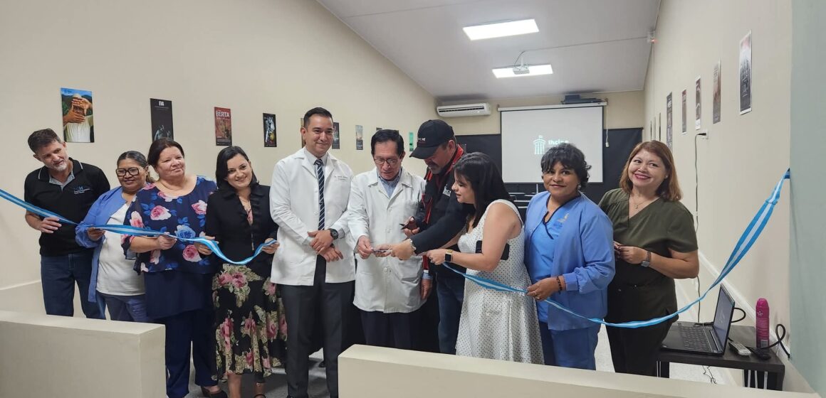 EL “SANTA ROSITA” ABRE PRIMERA SALA DE CINE-TERAPIA EN AMÉRICA LATINA EL “SANTA ROSITA” ABRE PRIMERA SALA DE CINE-TERAPIA EN AMÉRICA LATINA