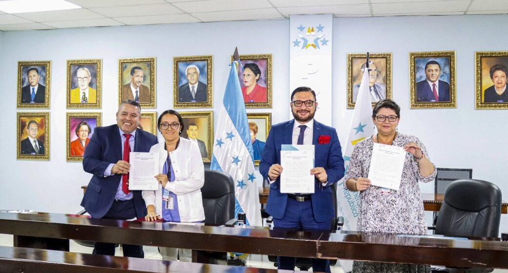 GOBIERNO FIRMA ACUERDO CON ENFERMEROS PARA SALDAR DERECHOS NEGADOS POR DICTADURA GOBIERNO FIRMA ACUERDO CON ENFERMEROS PARA SALDAR DERECHOS NEGADOS POR DICTADURA