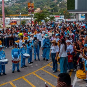 MALL PREMIER DESTACA VALOR CÍVICO EN DESFILE DE ESTUDIANTES