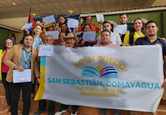 ¡HONDURAS LIBRE DE ANALFABETISMO! MEDIO MILLÓN APRENDIÓ A LEER Y ESCRIBIR