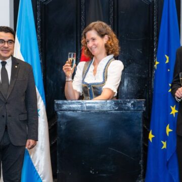 ALEMANIA CELEBRA 35 AÑOS DE SU REUNIFICACIÓN Y HERMANDAD CON HONDURAS