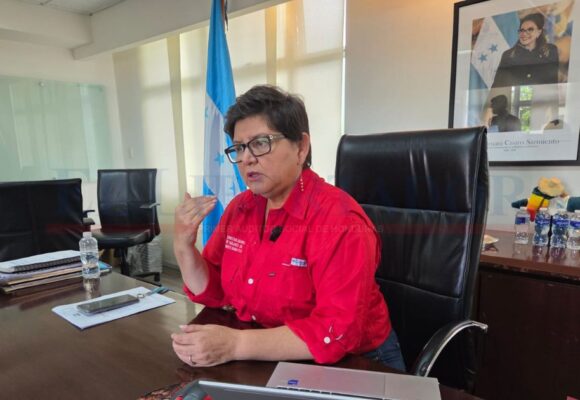 ¡EXCLUSIVA! FIDEICOMISOS NO SERVÍAN A HONDUREÑOS, “COBRABAN UNA COSA MONSTRUOSA”, DRA. PAREDES