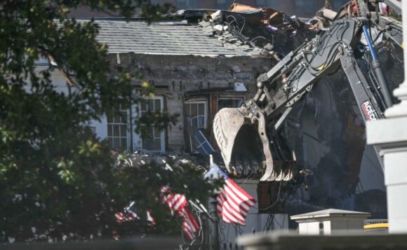 ¡LOCURA! TRUMP INICIA DEMOLICIÓN DE LA CASA BLANCA PARA SU SOÑADO SALÓN DE BAILE DE 250 MILLONES
