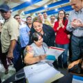 ¡DIGNIDAD! GOBIERNO ENTREGA 3,500 TÍTULOS DE PROPIEDAD A FAMILIAS DE SAN PEDRO SULA