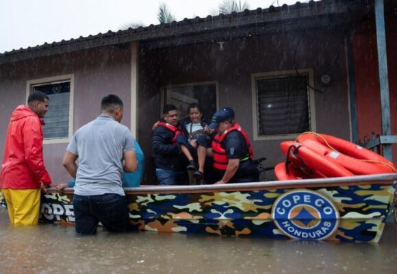 HONDURAS FORTALECE PROTOCOLO FRENTE A HURACANES, 30 INSTITUCIONES PARA SALVAR VIDAS