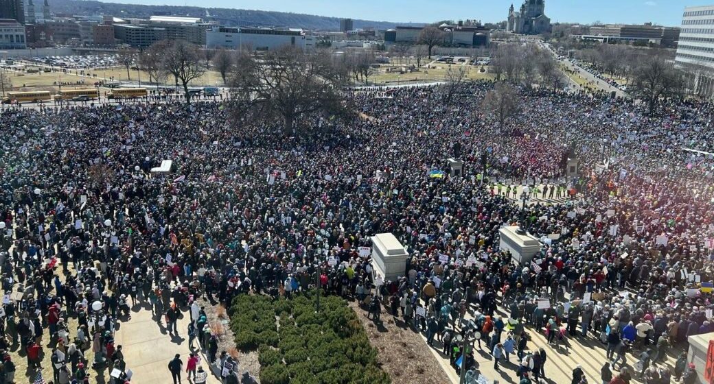 PODCAST | ¿EE.UU. EN CRISIS? SIETE MILLONES SALIERON A PROTESTAR CONTRA TRUMP