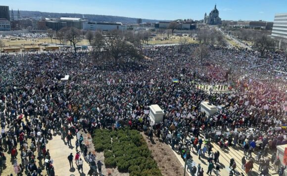 PODCAST | ¿EE.UU. EN CRISIS? SIETE MILLONES SALIERON A PROTESTAR CONTRA TRUMP