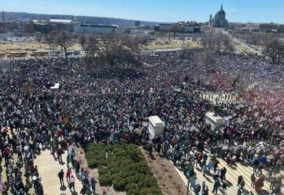 PODCAST | ¿EE.UU. EN CRISIS? SIETE MILLONES SALIERON A PROTESTAR CONTRA TRUMP