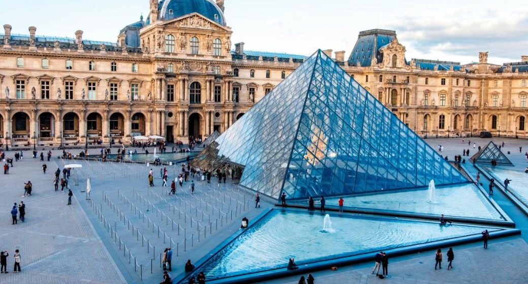 ¡PÁNICO! TRASLADAN JOYAS RESTANTES DE HISTÓRICO ROBO DEL LOUVRE ¡PÁNICO! TRASLADAN JOYAS RESTANTES DE HISTÓRICO ROBO DEL LOUVRE