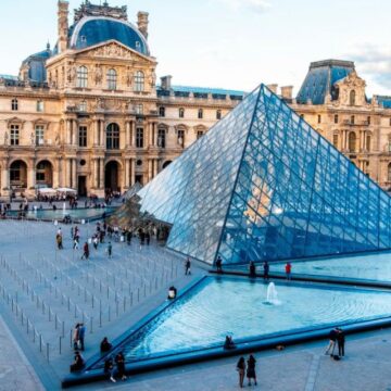 ¡PÁNICO! TRASLADAN JOYAS RESTANTES DE HISTÓRICO ROBO DEL LOUVRE