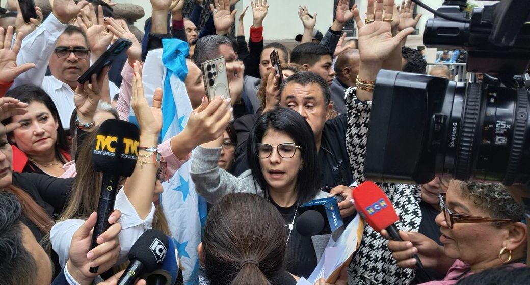 ¡PREGOLPE AL LEGISLATIVO! SESIÓN ES UN PLAN MAYOR DE DESESTABILIZACIÓN DEL GOBIERNO Y ALTERAR ELECCIONES ¡PREGOLPE AL LEGISLATIVO! SESIÓN ES UN PLAN MAYOR DE DESESTABILIZACIÓN DEL GOBIERNO Y ALTERAR ELECCIONES