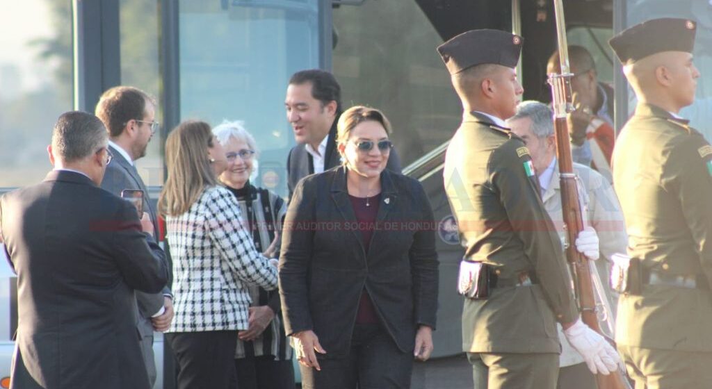 ¡EN MÉXICO! PRESIDENTA CASTRO LLEGA A RENCUENTRO CON SHEINBAUM ¡EN MÉXICO! PRESIDENTA CASTRO LLEGA A RENCUENTRO CON SHEINBAUM