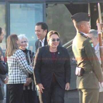 ¡EN MÉXICO! PRESIDENTA CASTRO LLEGA A RENCUENTRO CON SHEINBAUM ¡EN MÉXICO! PRESIDENTA CASTRO LLEGA A RENCUENTRO CON SHEINBAUM
