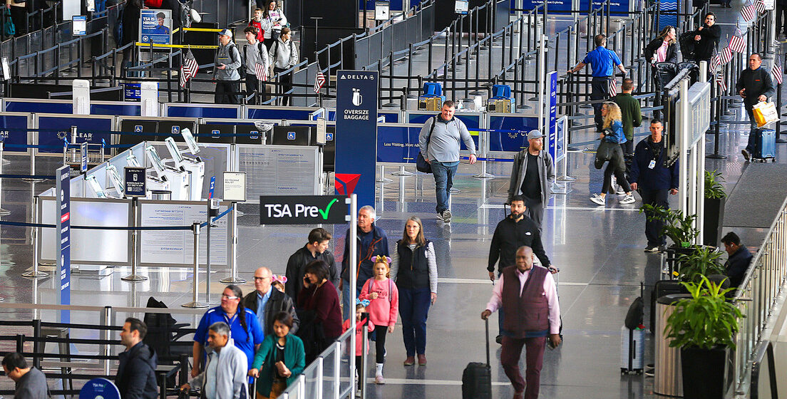 AEROPUERTOS DE EE.UU. EN CRISIS TRAS CIERRE DE GOBIERNO MÁS LARGO DE LA HISTORIA AEROPUERTOS DE EE.UU. EN CRISIS TRAS CIERRE DE GOBIERNO MÁS LARGO DE LA HISTORIA