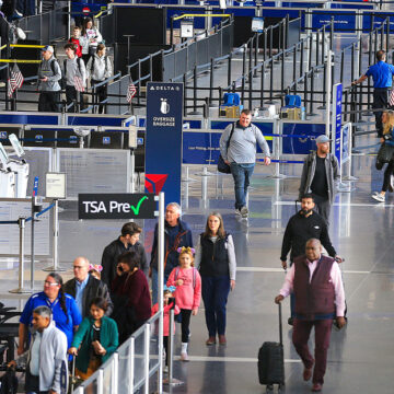 AEROPUERTOS DE EE.UU. EN CRISIS TRAS CIERRE DE GOBIERNO MÁS LARGO DE LA HISTORIA