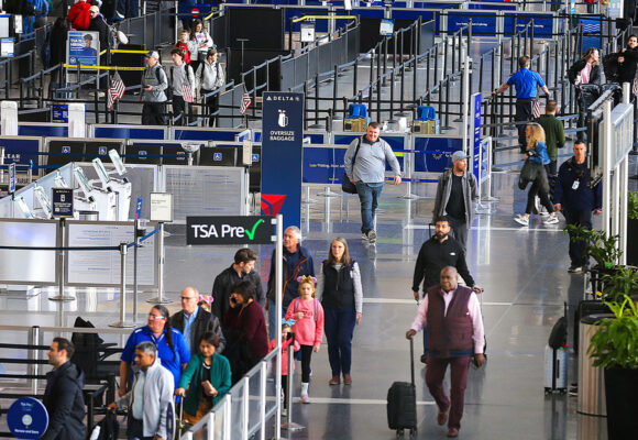 AEROPUERTOS DE EE.UU. EN CRISIS TRAS CIERRE DE GOBIERNO MÁS LARGO DE LA HISTORIA