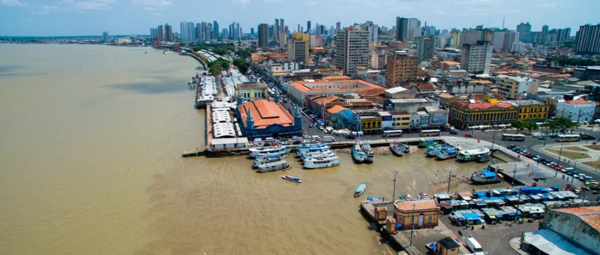 BELÉM, LA GIGANTE AMAZÓNICA QUE RESPIRA ARTE, HISTORIA Y LUCHA POR EL PLANETA BELÉM, LA GIGANTE AMAZÓNICA QUE RESPIRA ARTE, HISTORIA Y LUCHA POR EL PLANETA