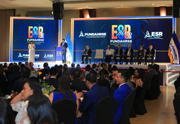 BANCO ATLÁNTIDA RECIBE VIII SELLO FUNDAHRSE POR INICIATIVAS SOCIALES