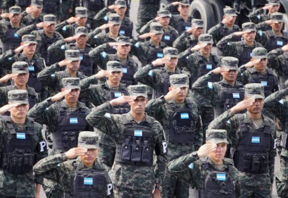FUERZAS ARMADAS SEPARAN A MILITAR “SOSPECHOSO” DE CONSPIRAR CON COSSETTE