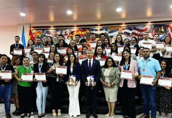 CHINA PREMIA LA EXCELENCIA ACADÉMICA DE UNIVERSITARIOS HONDUREÑOS