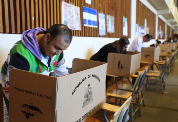 FRACASO DE BIPARTIDISMO EN “MISA NEGRA” Y “JUICIO” DE OEA IMPACTARÁ EN COMICIOS DEL DOMINGO