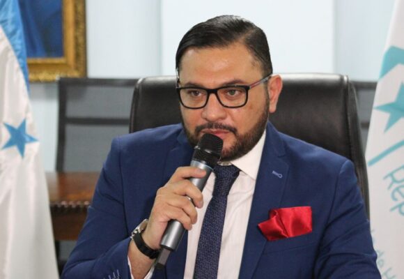 “DEFENSA DEL ESTADO DEBE TRASCENDER GOBIERNOS”: ABOGADO DE HONDURAS