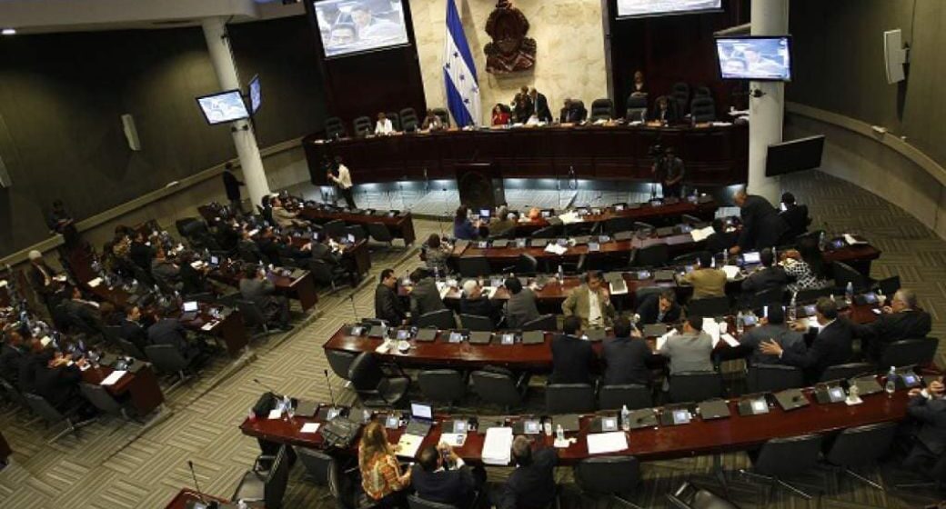 PROCURADOR PRESENTA DEMANDA CONTRA DIPUTADOS QUE DESTITUYERON MAGISTRADOS “ANTIZEDES”