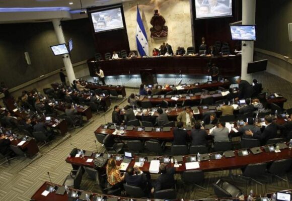 PROCURADOR PRESENTA DEMANDA CONTRA DIPUTADOS QUE DESTITUYERON MAGISTRADOS “ANTIZEDES”