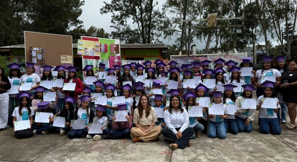 50 NIÑAS FORMADAS COMO LÍDERES DE CAMBIO, IMPULSADAS POR VOCES VITALES Y FUNDACIÓN NASSER 50 NIÑAS FORMADAS COMO LÍDERES DE CAMBIO, IMPULSADAS POR VOCES VITALES Y FUNDACIÓN NASSER