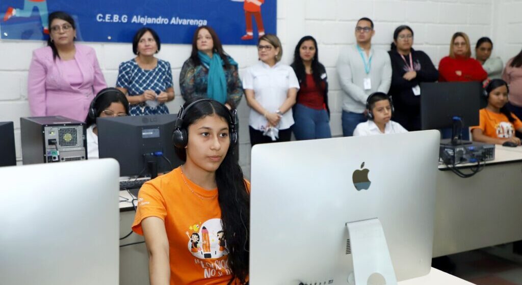 FUNDACIÓN TERRA INAUGURA DOS NUEVAS AULAS TECNOLÓGICAS EN CAPITAL HONDUREÑA FUNDACIÓN TERRA INAUGURA DOS NUEVAS AULAS TECNOLÓGICAS EN CAPITAL HONDUREÑA