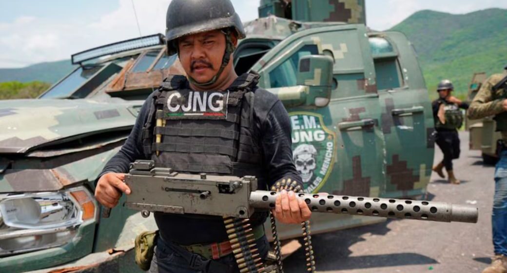 EEUU ACUSA AGENTE DEA DE “LAVAR” MILLONES Y COMPRAR DRONES PARA CARTEL JALISCO EEUU ACUSA AGENTE DEA DE “LAVAR” MILLONES Y COMPRAR DRONES PARA CARTEL JALISCO