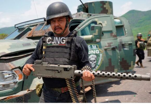 EEUU ACUSA AGENTE DEA DE “LAVAR” MILLONES Y COMPRAR DRONES PARA CARTEL JALISCO EEUU ACUSA AGENTE DEA DE “LAVAR” MILLONES Y COMPRAR DRONES PARA CARTEL JALISCO