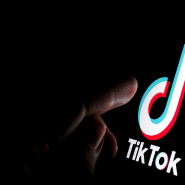 TIKTOK CEDE A CHANTAJE DE EE.UU. Y VENDE PARTE DE SU PROPIEDAD
