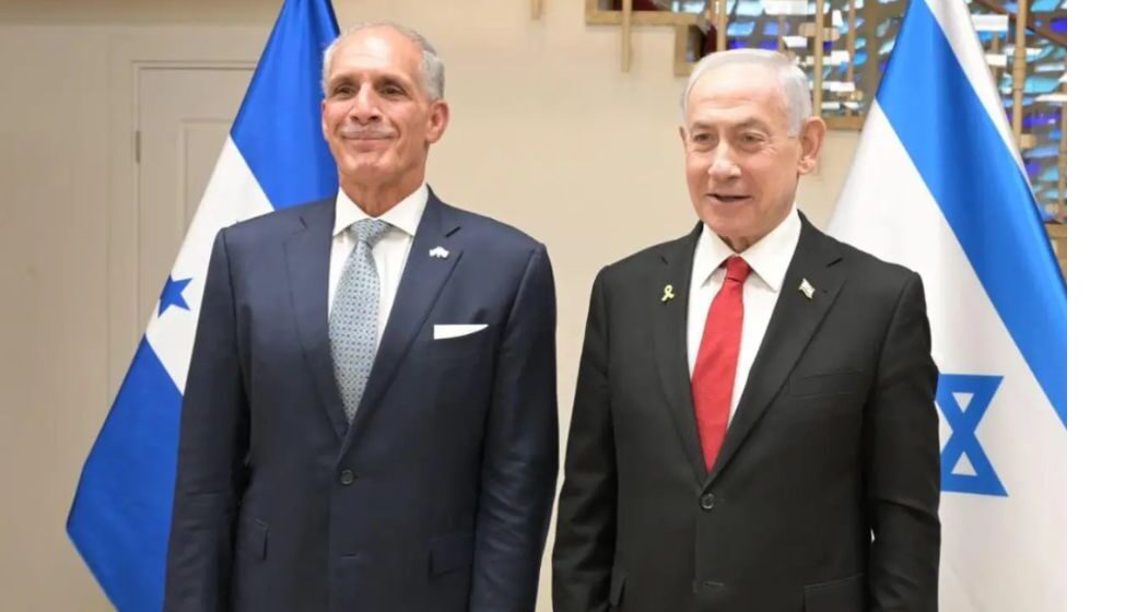 NASRY NASFURA SE CODEA CON LA DERECHA INTERNACIONAL