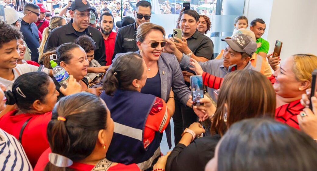 “GOBERNAMOS CON EL PUEBLO”, DESTACA PRESIDENTA CASTRO EN ÚLTIMO SU ACTO OFICIAL