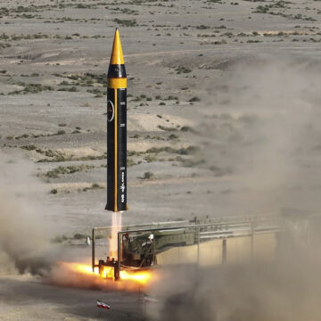 IRÁN PONE EN DESPLIEGUE OPERATIVO SU MISIL BALÍSTICO MÁS AVANZADO